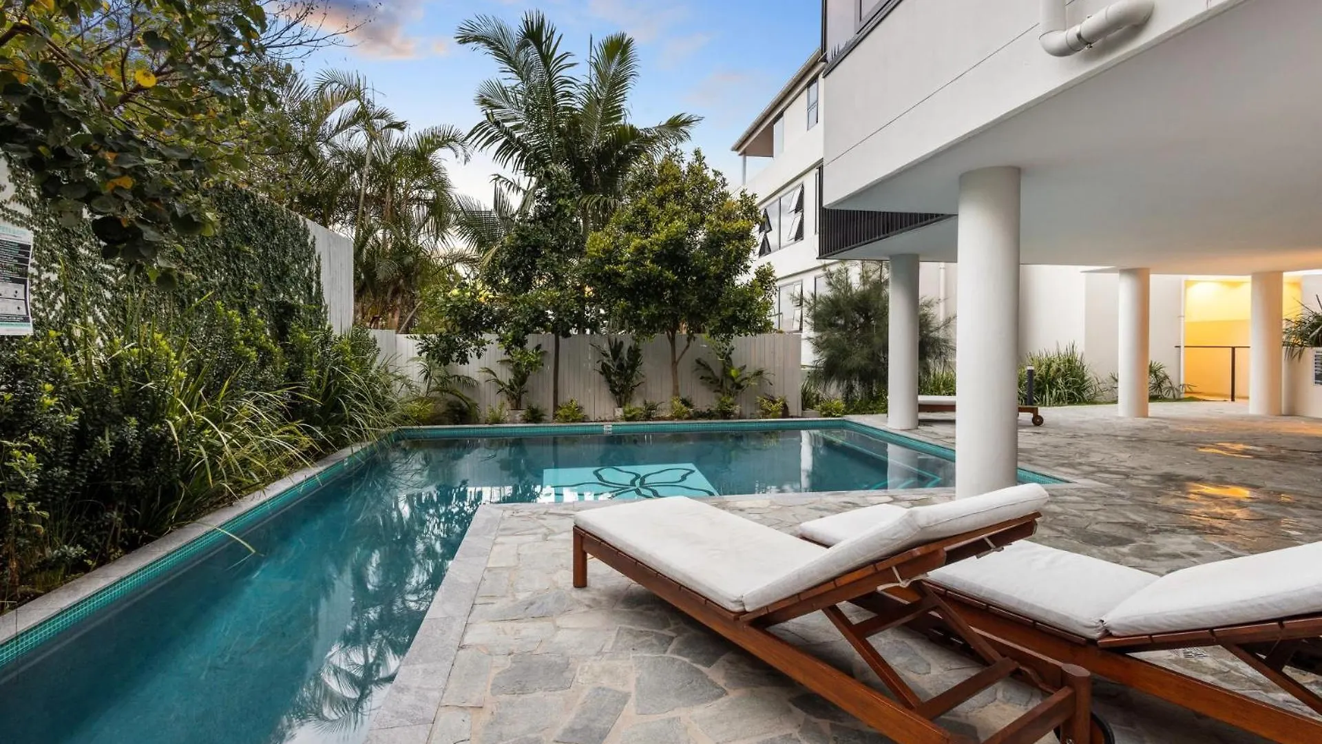Luxury Coolum Beachfront Apartment 0*,