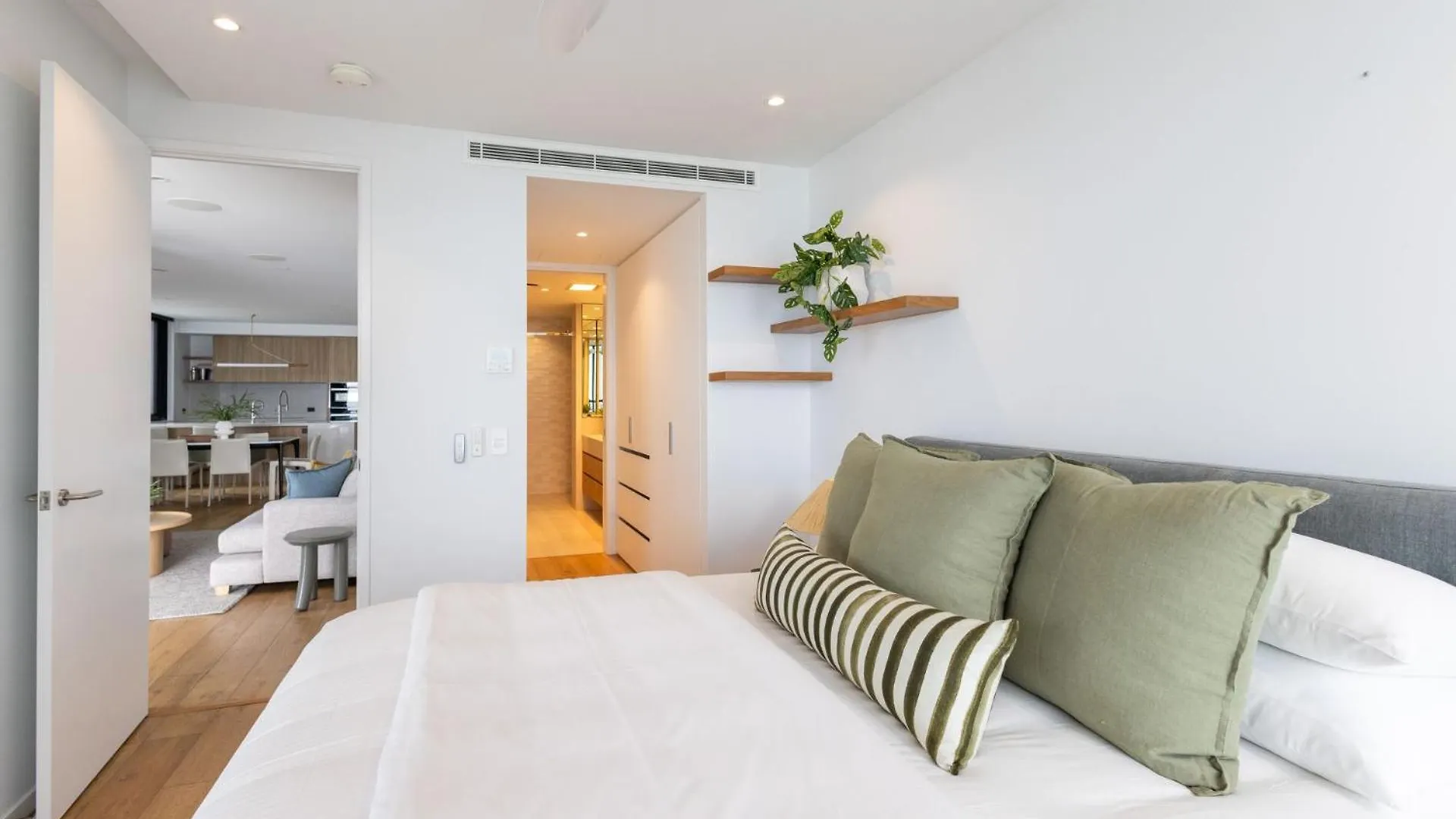 Luxury Coolum Beachfront Apartment