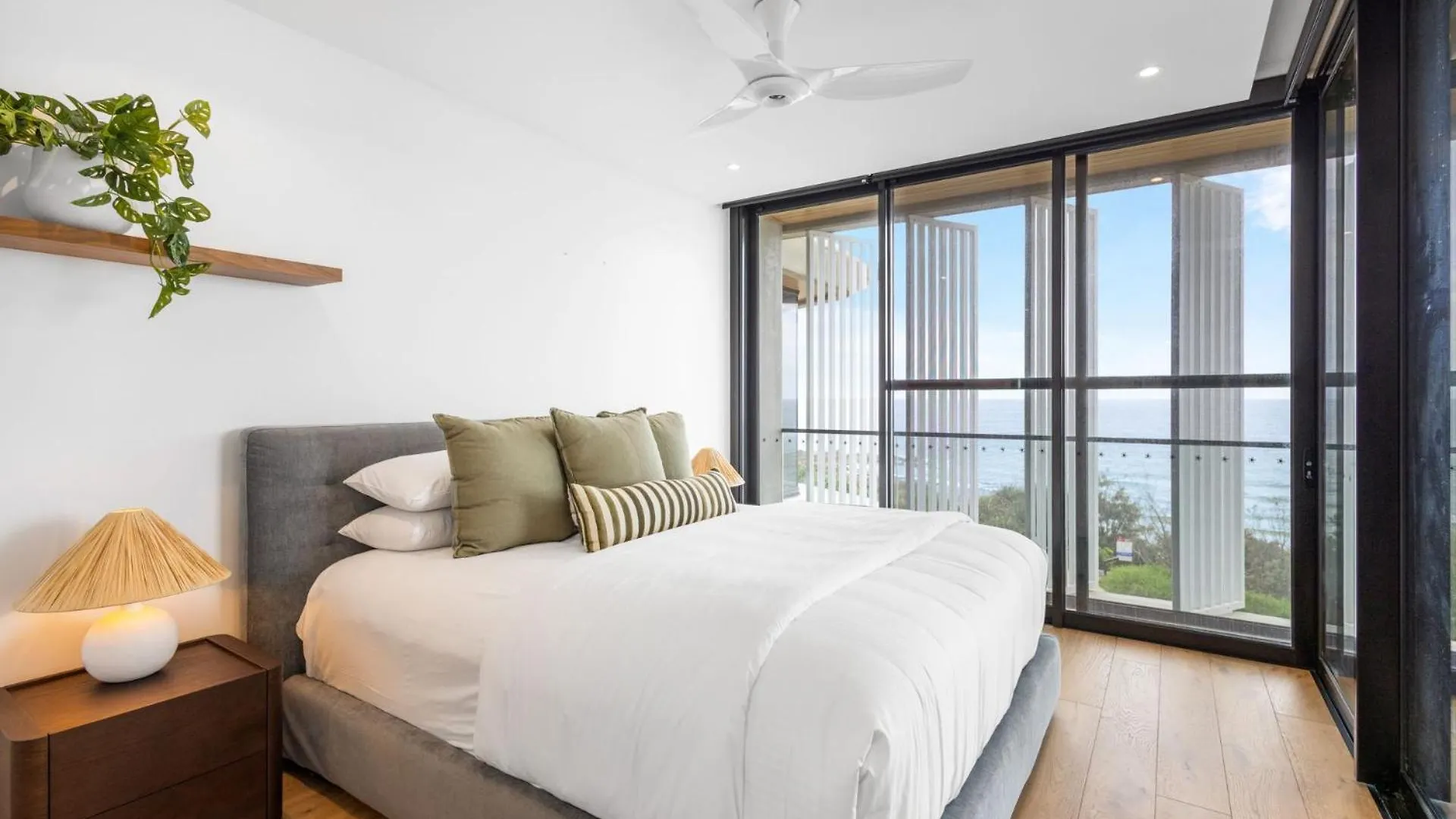 Luxury Coolum Beachfront Apartment