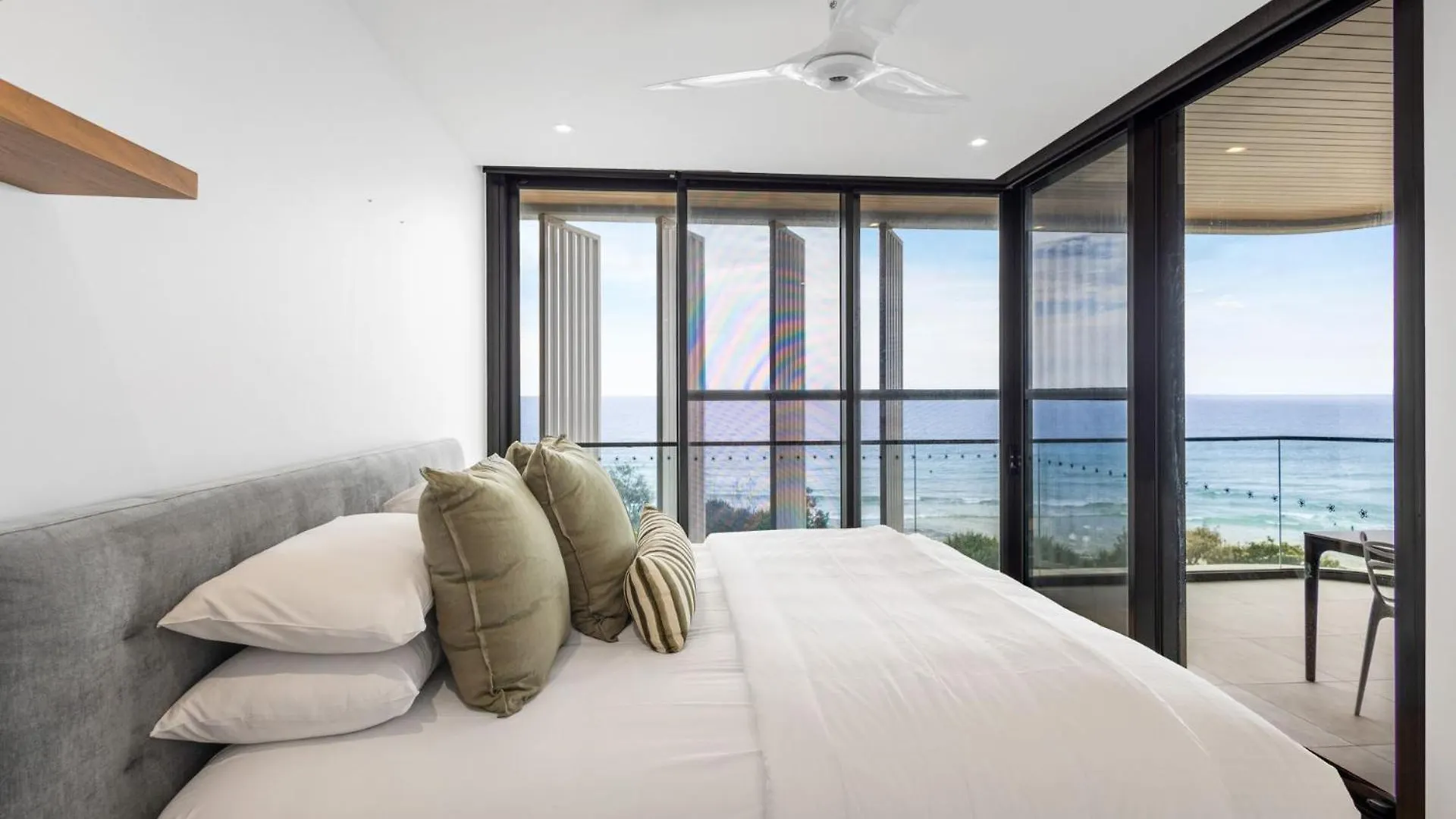 Luxury Coolum Beachfront Apartment 0*,