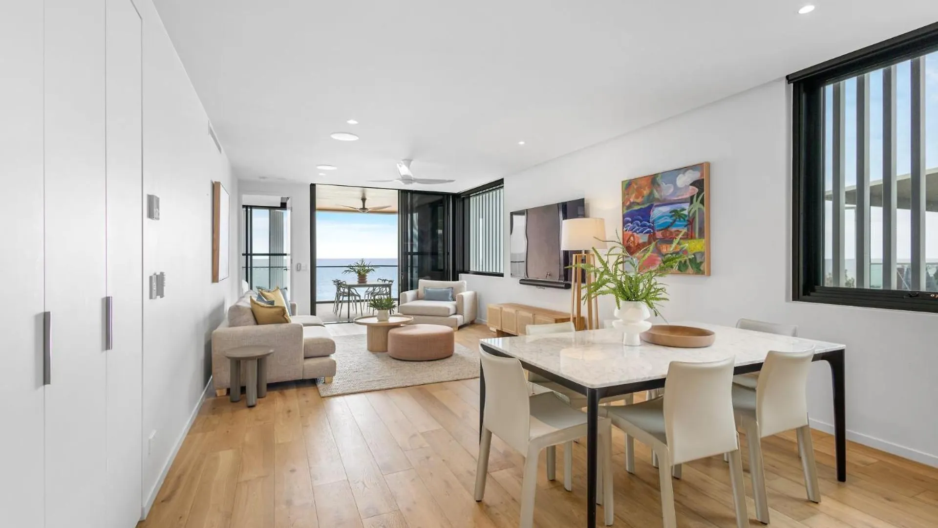 Luxury Coolum Beachfront Apartment