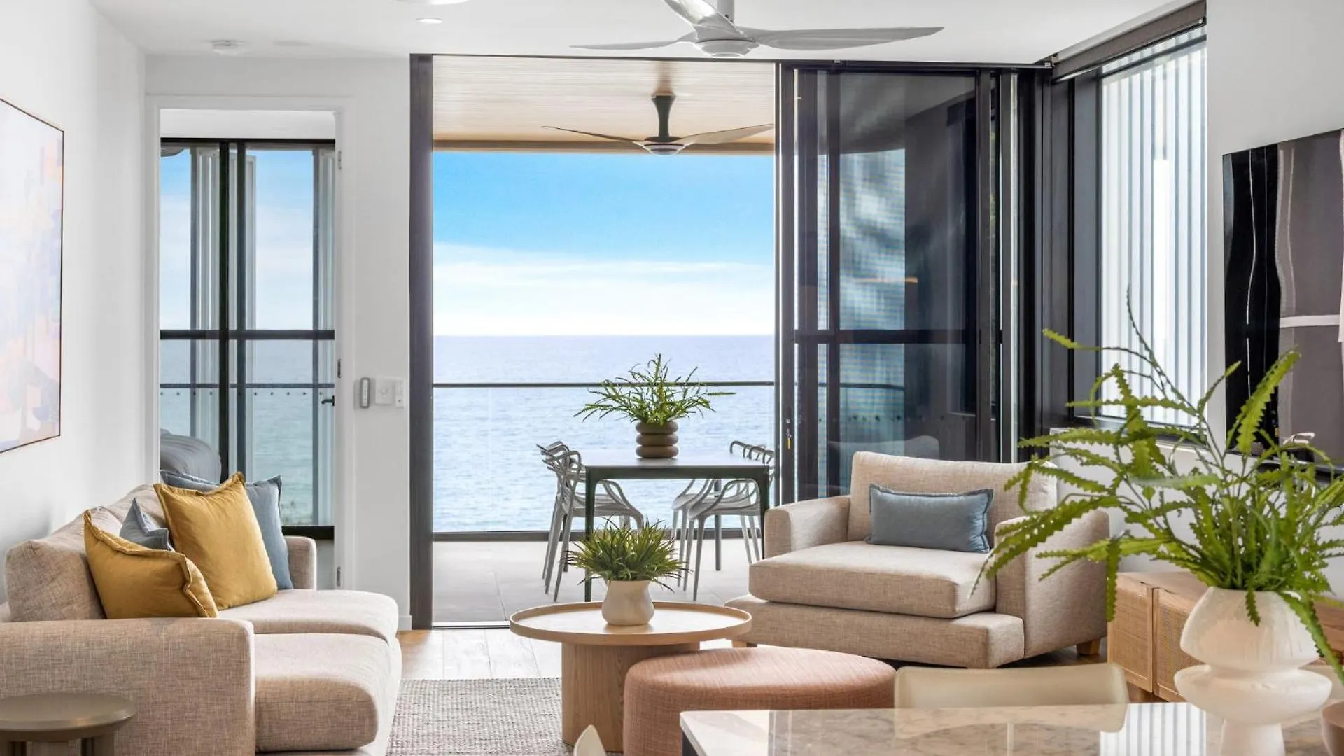 Luxury Coolum Beachfront Apartment Australia