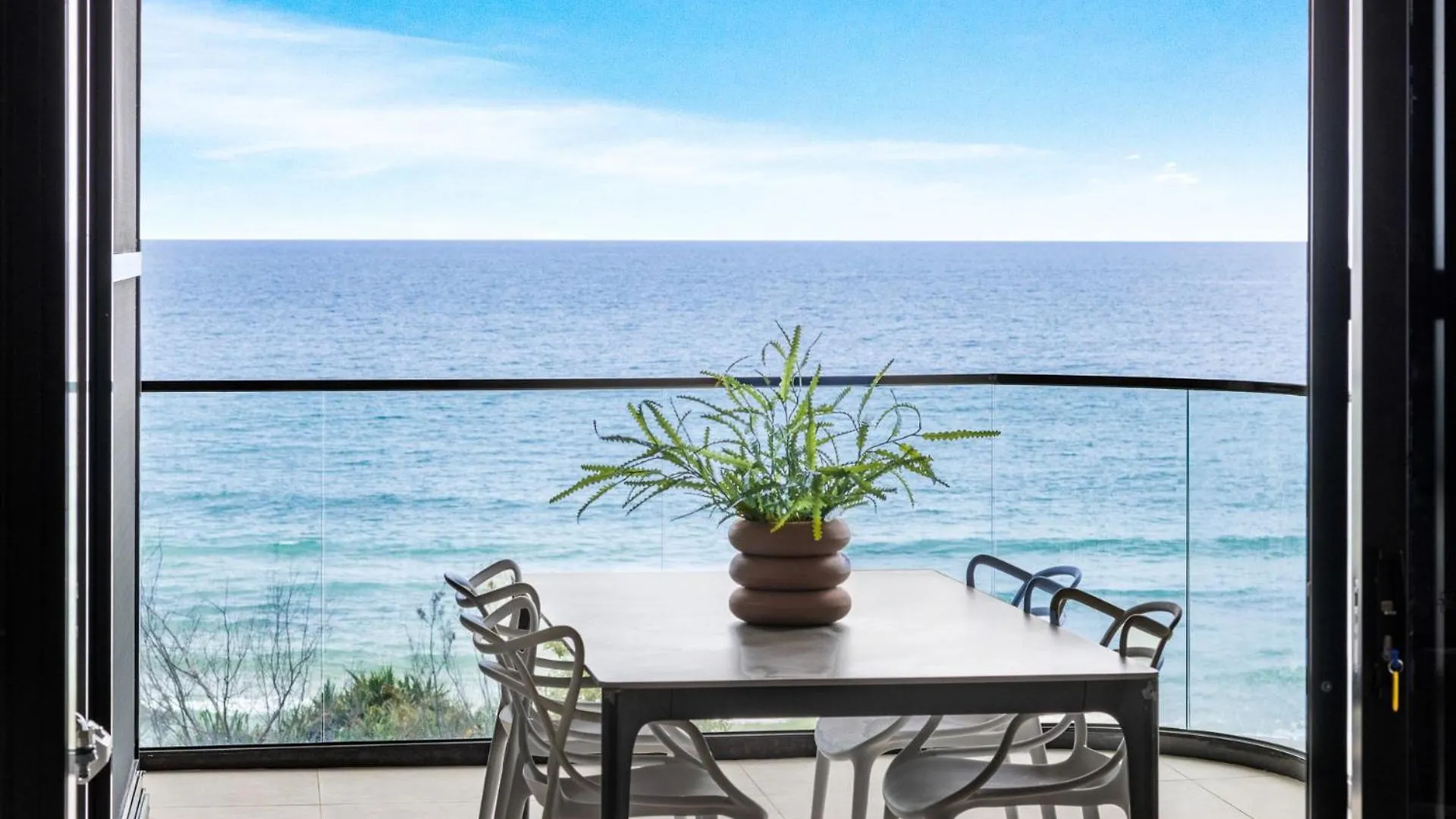 Luxury Coolum Beachfront Apartment 0*,  Australia